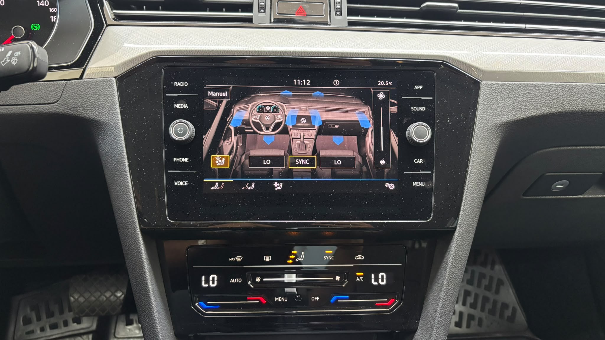 VOLKSWAGEN PASSAT 21